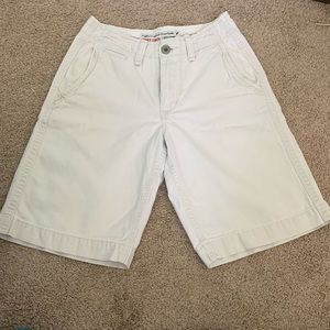 3/$10 🌸 American Eagle Khaki Shorts (sz 26)